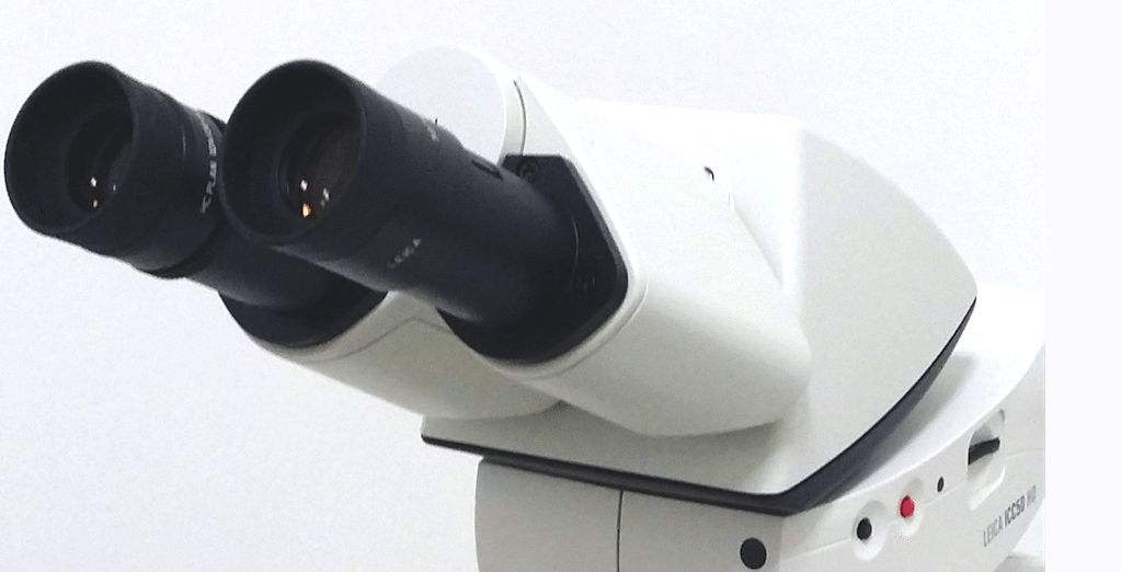 Testa ottica di un microscopio utilizzato per esame micologico ed esame microscopico diretto in Dermatologia